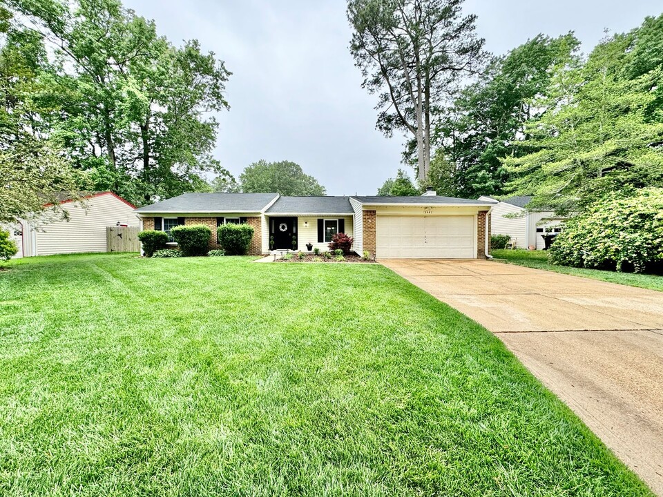 3441 Dickens Dr in Virginia Beach, VA - Building Photo