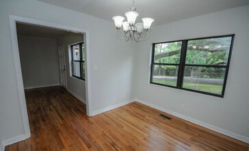 194 Meridianna Dr in Tallahassee, FL - Foto de edificio - Building Photo