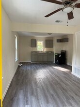 1927 W Mayfield Blvd, Unit 509 in San Antonio, TX - Building Photo - Building Photo