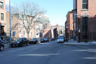 83 Columbia St in Albany, NY - Foto de edificio - Building Photo