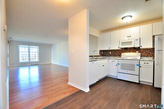 207 Country Club Ct in Rocky Hill, CT - Building Photo - Building Photo