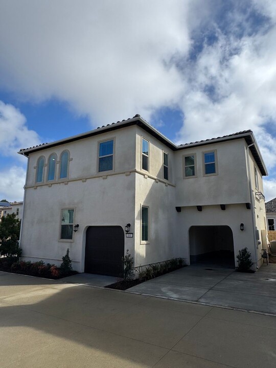 660 Edward Scholle Dr in Camarillo, CA - Building Photo