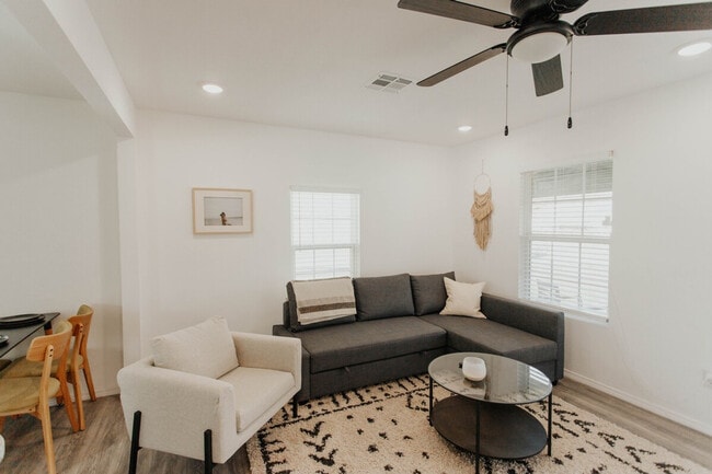 3729-3727 N 24th St in Waco, TX - Foto de edificio - Building Photo