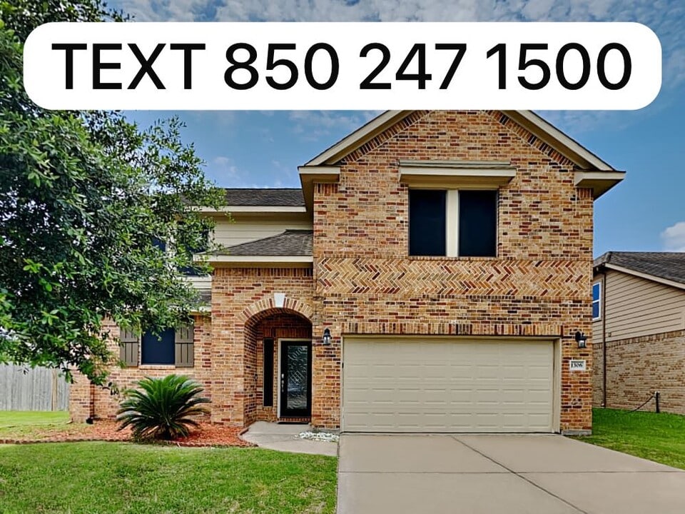 3405 Hampshire St in Pearland, TX - Building Photo