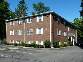 84 Pleasant St in Randolph, MA - Foto de edificio - Building Photo