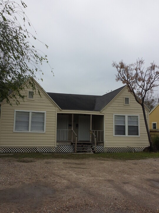 3143 Magnoila, Unit b, Unit 3143 Magnolia b in Corpus Christi, TX - Foto de edificio