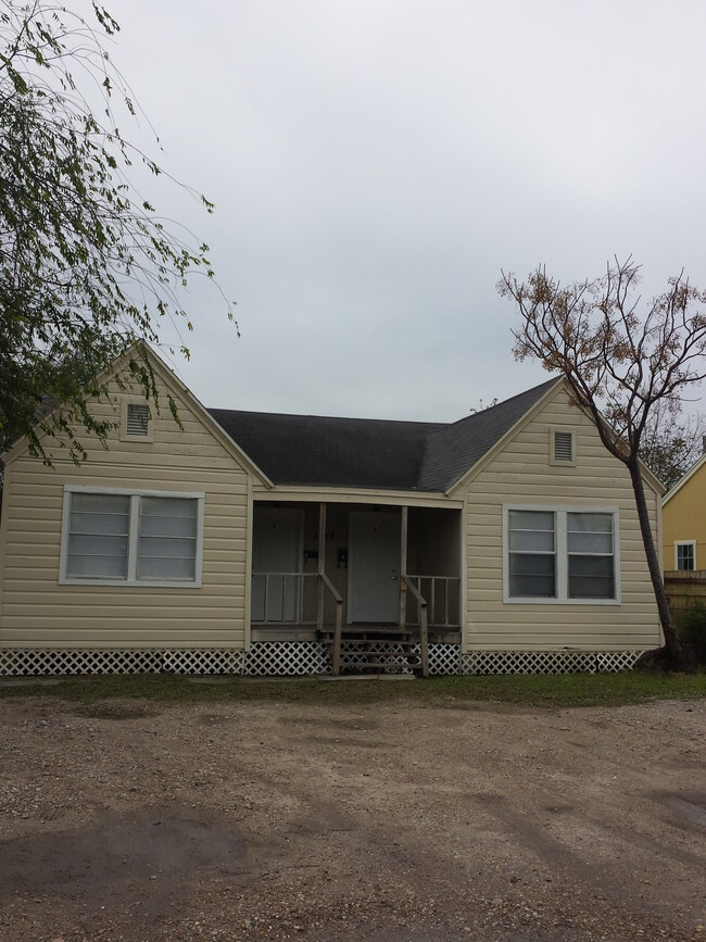 3143 Magnoila, Unit b, Unit 3143 Magnolia b