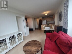 8 Rosebank Dr in Toronto, ON - Building Photo - Building Photo