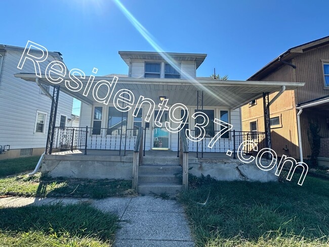 property at 118 Marlboro Pl