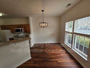 3048 Misty Harbor Cir in Cramerton, NC - Foto de edificio - Building Photo
