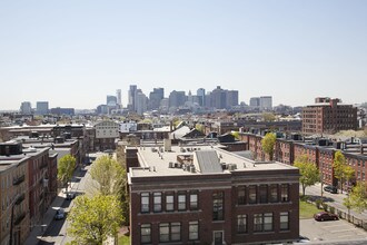 156 Porter St, Unit 11 in Boston, MA - Building Photo - Building Photo