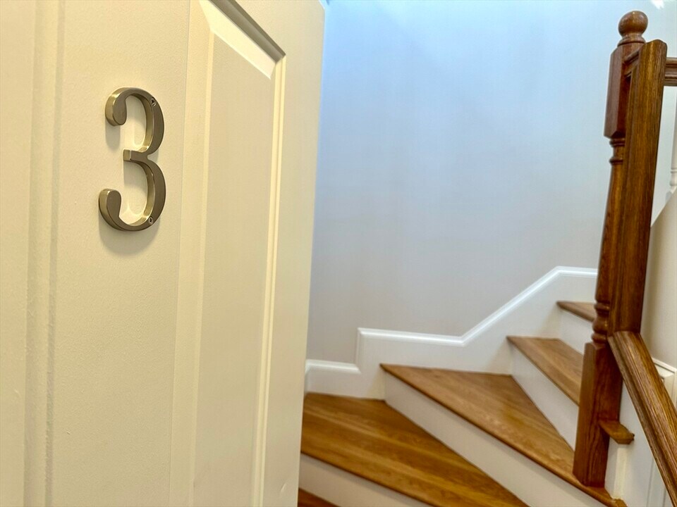 25 Peverell St in Boston, MA - Building Photo