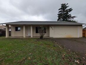 3911 N Clarey St in Eugene, OR - Foto de edificio - Building Photo