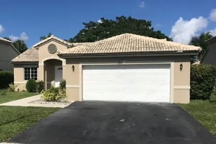 211 NW 187th Ave in Pembroke Pines, FL - Building Photo