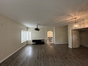 36472 30th St E in Palmdale, CA - Building Photo - Building Photo