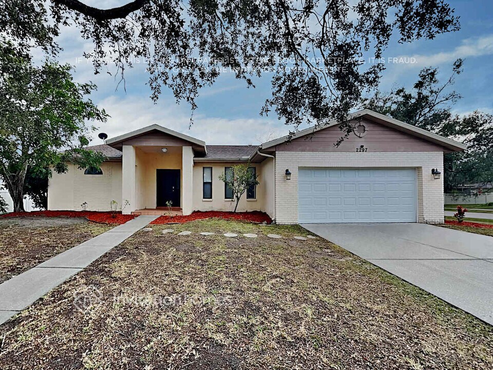 2297 Cork Oak St E in Sarasota, FL - Building Photo