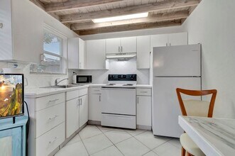 320 SE 4th Ave in Delray Beach, FL - Building Photo - Building Photo