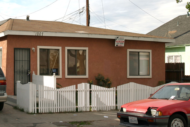 1207 Molino Ave in Long Beach, CA - Foto de edificio - Building Photo