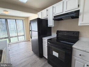 18131 Chalet Dr in Germantown, MD - Building Photo - Building Photo