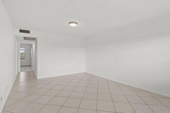 124 Preston Way in Boca Raton, FL - Building Photo - Building Photo