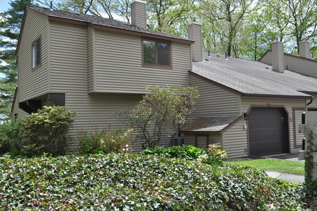 property at 8 Sycamore Ln