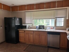 176 Brush Hill Rd, Unit 2 in Milton, MA - Building Photo - Building Photo