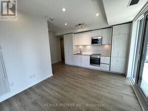 8-3418 Widmer St in Toronto, ON - Building Photo - Building Photo