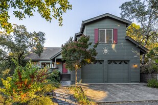 27750 Asti Rd in Cloverdale, CA - Building Photo