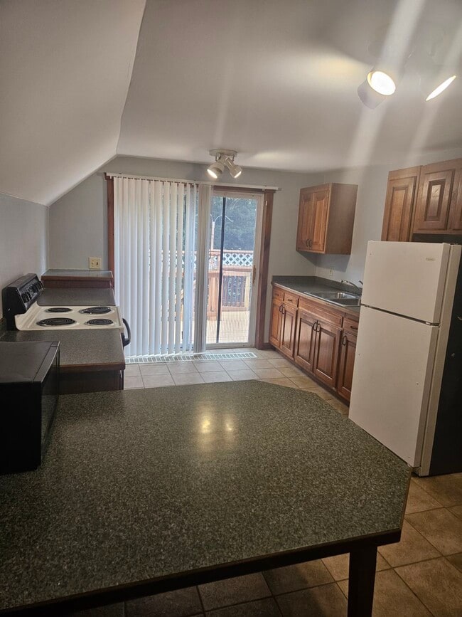 145 Worthington Rd, Unit 2 bed with washer n dryer