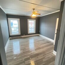 22 2nd St, Unit 1 in Lowell, MA - Foto de edificio - Building Photo