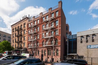 Casa Mutua in New York, NY - Building Photo - Building Photo