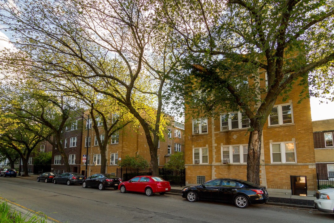 Ashland Manor in Chicago, IL - Building Photo