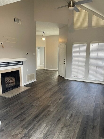 18159 Whispering Gables Ln in Dallas, TX - Foto de edificio - Building Photo