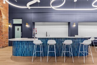 Six Cord in St. Louis, MO - Foto de edificio - Building Photo