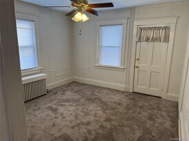 45 Smith St in Glen Cove, NY - Building Photo