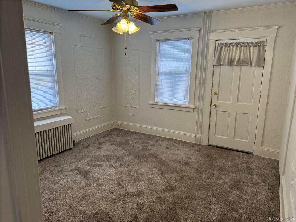 45 Smith St in Glen Cove, NY - Building Photo