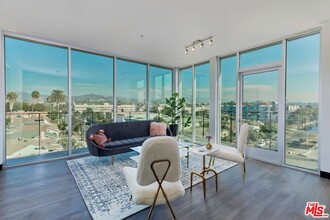 525 Wilton Pl in Los Angeles, CA - Building Photo - Building Photo