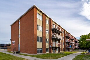 5660 Grande Allée in Longueuil, QC - Building Photo