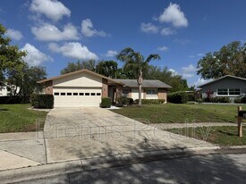 144 Stafford Cir in Palm Harbor, FL - Building Photo