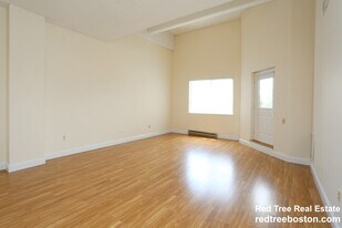 1079 Commonwealth Ave in Boston, MA - Building Photo