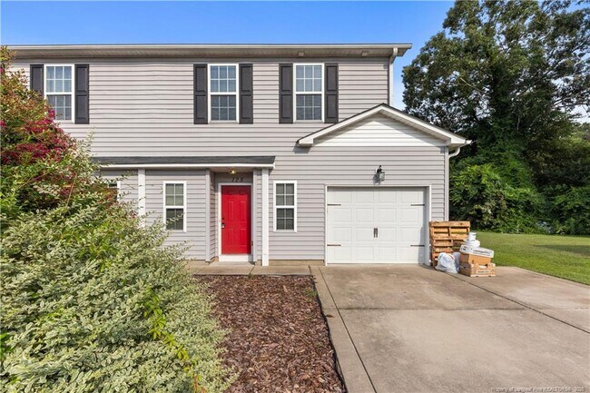 125 Burgess Ln in Raeford, NC - Building Photo - Building Photo