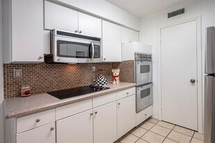 10767 Villager Rd in Dallas, TX - Building Photo