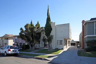 132 W Hillsdale St in Inglewood, CA - Building Photo - Primary Photo