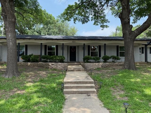 1507 Greenbrier Dr in Sherman, TX - Building Photo - Building Photo