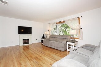 25 Augur Rd in Airmont, NY - Building Photo - Building Photo