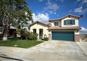 15290 Madrone Ct in Lake Elsinore, CA - Building Photo