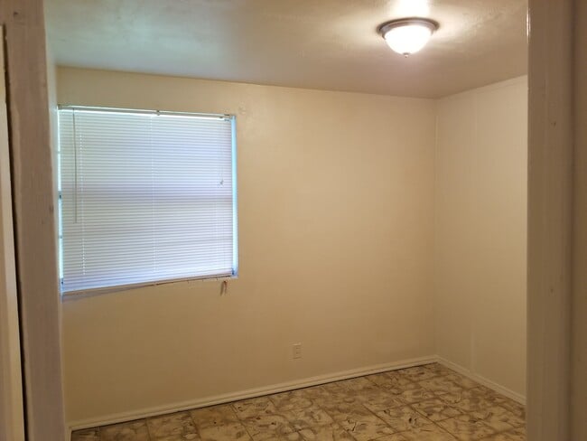 1335 W 12th St in Jacksonville, FL - Foto de edificio - Building Photo