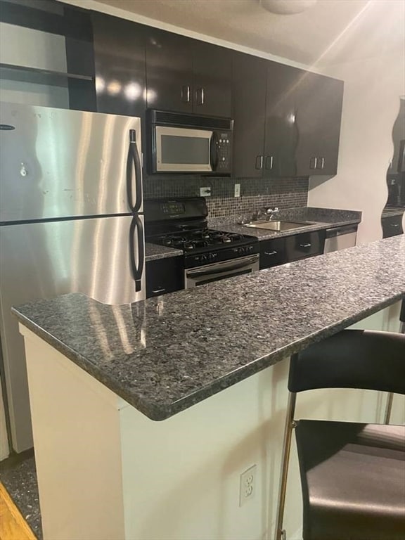 property at 2 Hawthorne Pl