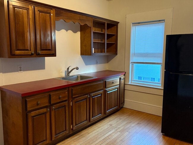 86 Pleasant St, Unit 2 in Mansfield, MA - Foto de edificio - Building Photo