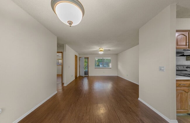 2204 Douglas St in Bentonville, AR - Foto de edificio - Building Photo